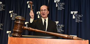 Touro’s Auction Raises Record Funds for Student Fellowships Logo